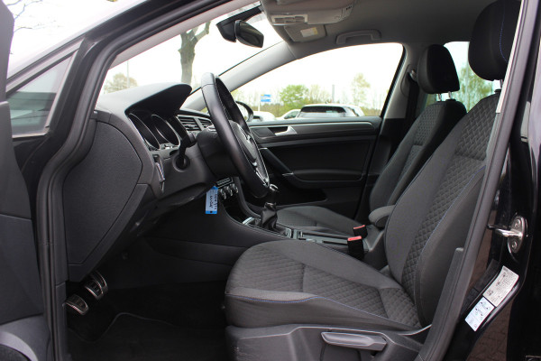 Volkswagen Golf 1.0 TSI Comfortline / Camera / CarPlay / 16'' / Navigatie / Parkeerhulp V+A / Getint glas / DAB / ACC