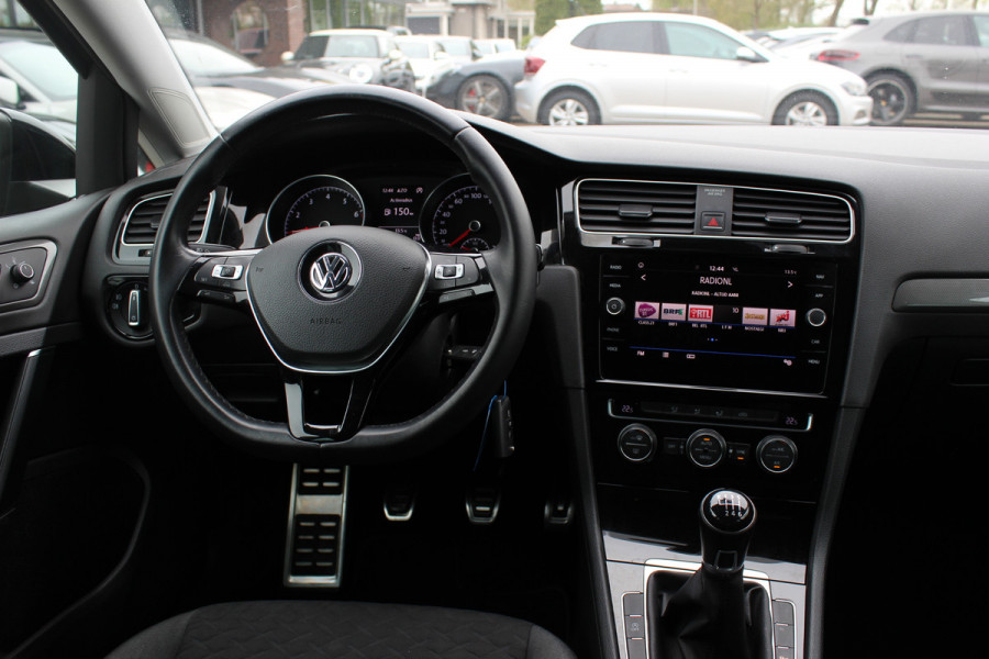 Volkswagen Golf 1.0 TSI Comfortline / Camera / CarPlay / 16'' / Navigatie / Parkeerhulp V+A / Getint glas / DAB / ACC