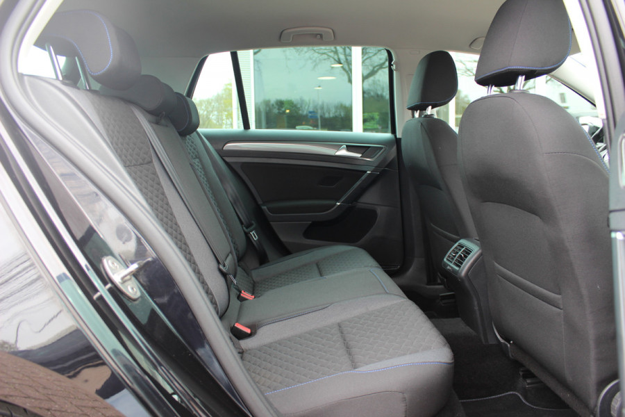 Volkswagen Golf 1.0 TSI Comfortline / Camera / CarPlay / 16'' / Navigatie / Parkeerhulp V+A / Getint glas / DAB / ACC