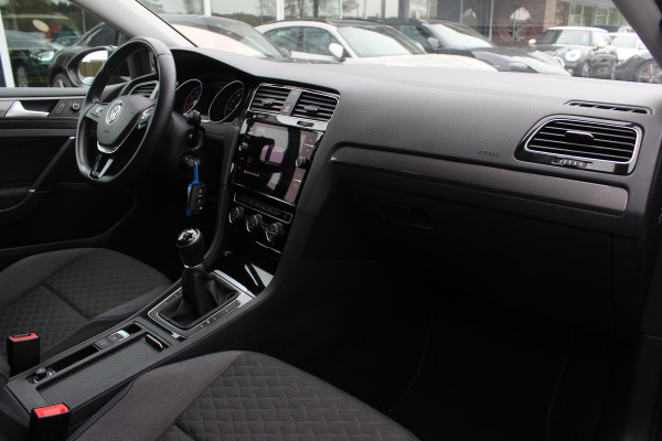 Volkswagen Golf 1.0 TSI Comfortline / Camera / CarPlay / 16'' / Navigatie / Parkeerhulp V+A / Getint glas / DAB / ACC