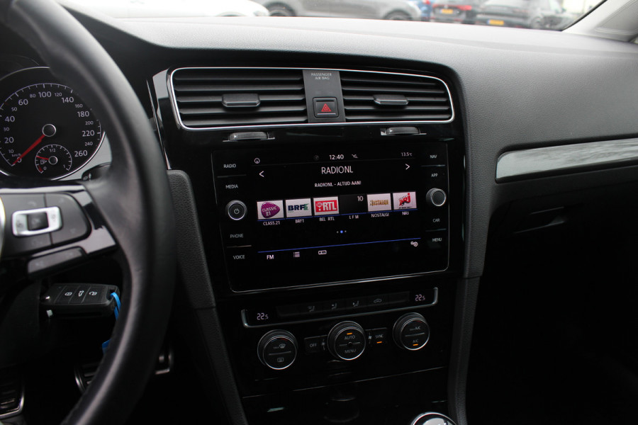 Volkswagen Golf 1.0 TSI Comfortline / Camera / CarPlay / 16'' / Navigatie / Parkeerhulp V+A / Getint glas / DAB / ACC