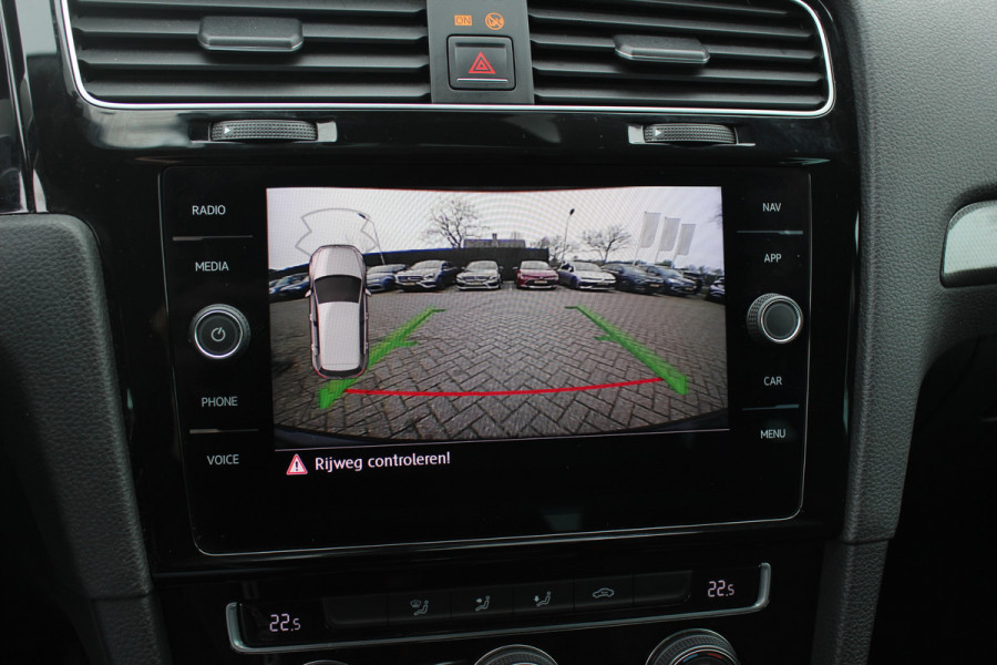 Volkswagen Golf 1.0 TSI Comfortline / Camera / CarPlay / 16'' / Navigatie / Parkeerhulp V+A / Getint glas / DAB / ACC