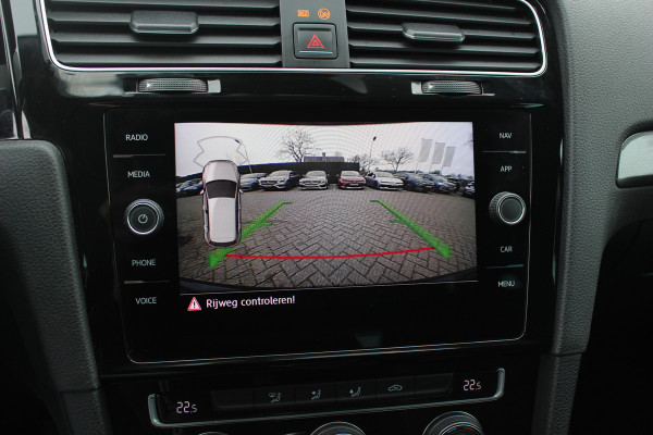 Volkswagen Golf 1.0 TSI Comfortline / Camera / CarPlay / 16'' / Navigatie / Parkeerhulp V+A / Getint glas / DAB / ACC