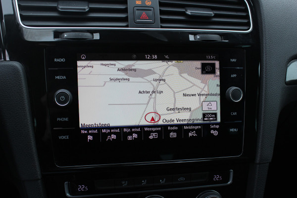 Volkswagen Golf 1.0 TSI Comfortline / Camera / CarPlay / 16'' / Navigatie / Parkeerhulp V+A / Getint glas / DAB / ACC