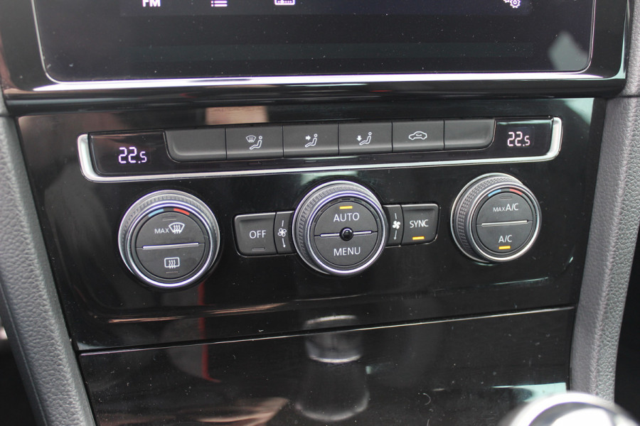 Volkswagen Golf 1.0 TSI Comfortline / Camera / CarPlay / 16'' / Navigatie / Parkeerhulp V+A / Getint glas / DAB / ACC
