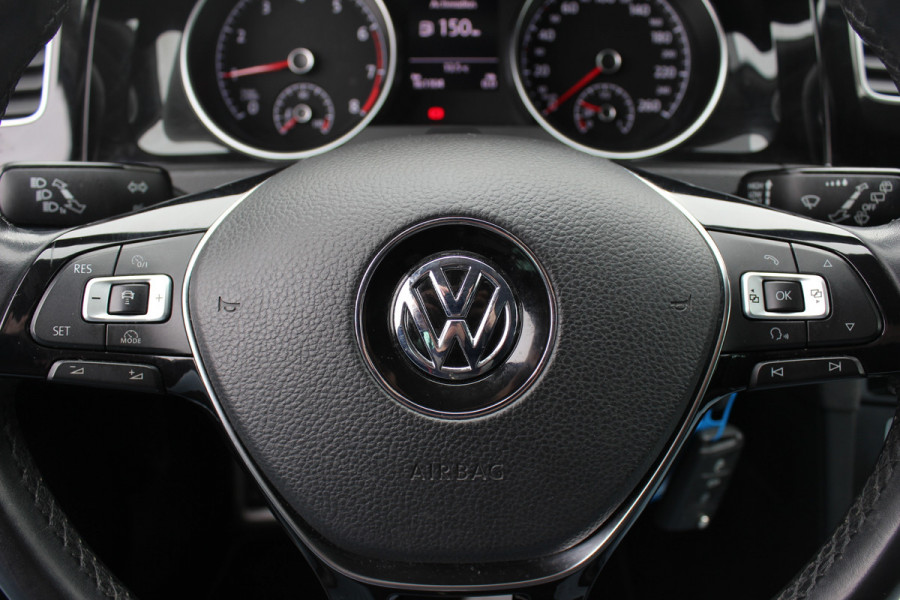 Volkswagen Golf 1.0 TSI Comfortline / Camera / CarPlay / 16'' / Navigatie / Parkeerhulp V+A / Getint glas / DAB / ACC