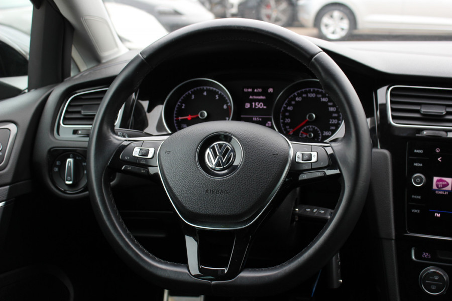 Volkswagen Golf 1.0 TSI Comfortline / Camera / CarPlay / 16'' / Navigatie / Parkeerhulp V+A / Getint glas / DAB / ACC