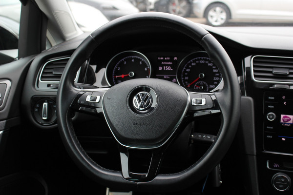 Volkswagen Golf 1.0 TSI Comfortline / Camera / CarPlay / 16'' / Navigatie / Parkeerhulp V+A / Getint glas / DAB / ACC