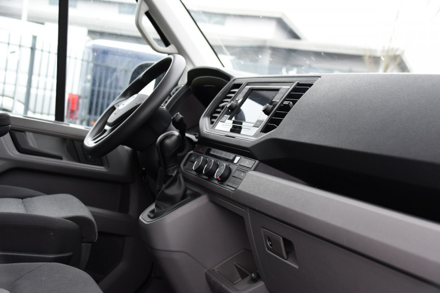 Volkswagen Crafter 35 2.0 TDI L3H2 PB Edition Camera, Cruise, Carplay, 177pk, LED, Stoelverwarming, Multimedia, Standkachel, Trekhaak, Uniek!