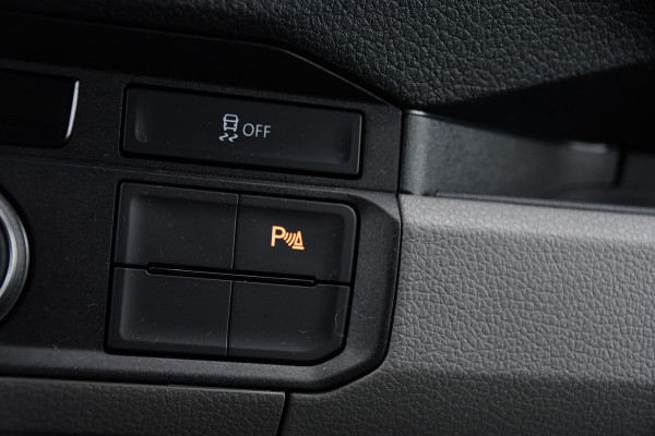 Volkswagen Crafter 35 2.0 TDI L3H2 PB Edition Camera, Cruise, Carplay, 177pk, LED, Stoelverwarming, Multimedia, Standkachel, Trekhaak, Uniek!