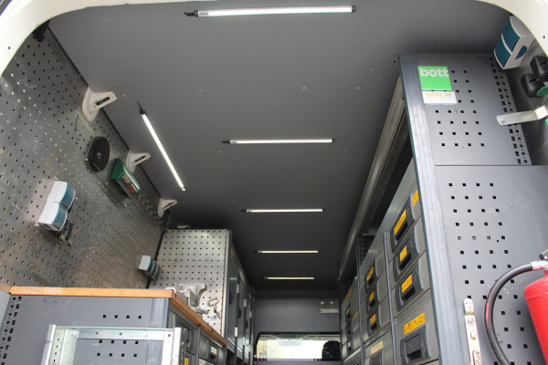 Volkswagen Crafter 50 2.0 TDi 130KW Euro6 L4H3 3,5T Trekhaak -- Bott werkplaats inrichting --