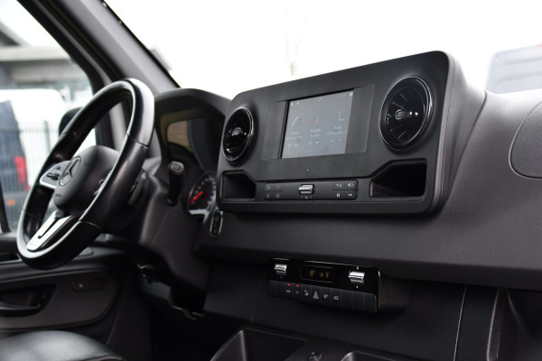 Mercedes-Benz Sprinter 516 2.2 CDI L2H1 DC PB Edition N1! Camera, Cruise, Carplay, 3500kg Trekhaak, Stoelverwarming, 164pk, geveerde stoel, Uniek!