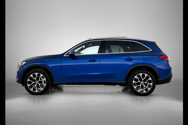 Mercedes-Benz GLC 300 e 4MATIC Plug-In Hybride Panorama Schuif-Kanteldak | Trekhaak | Memory Pakket | Stoel en Stuurverwarming. Inclusief 24 maanden MB Certified garantie voor Europa.