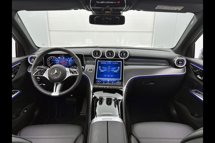 Mercedes-Benz GLC 300 e 4MATIC Plug-In Hybride Panorama Schuif-Kanteldak | Trekhaak | Memory Pakket | Stoel en Stuurverwarming. Inclusief 24 maanden MB Certified garantie voor Europa.