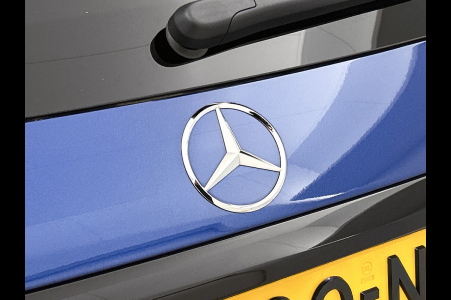 Mercedes-Benz GLC 300 e 4MATIC Plug-In Hybride Panorama Schuif-Kanteldak | Trekhaak | Memory Pakket | Stoel en Stuurverwarming. Inclusief 24 maanden MB Certified garantie voor Europa.