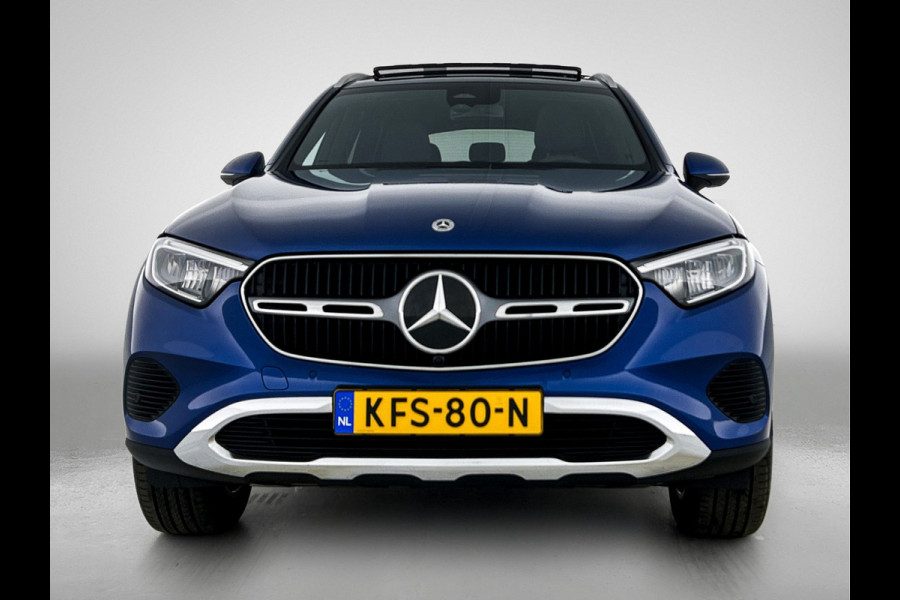 Mercedes-Benz GLC 300 e 4MATIC Plug-In Hybride Panorama Schuif-Kanteldak | Trekhaak | Memory Pakket | Stoel en Stuurverwarming. Inclusief 24 maanden MB Certified garantie voor Europa.