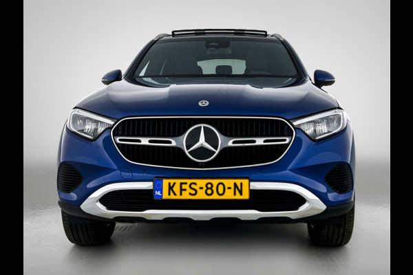 Mercedes-Benz GLC 300 e 4MATIC Plug-In Hybride Panorama Schuif-Kanteldak | Trekhaak | Memory Pakket | Stoel en Stuurverwarming. Inclusief 24 maanden MB Certified garantie voor Europa.