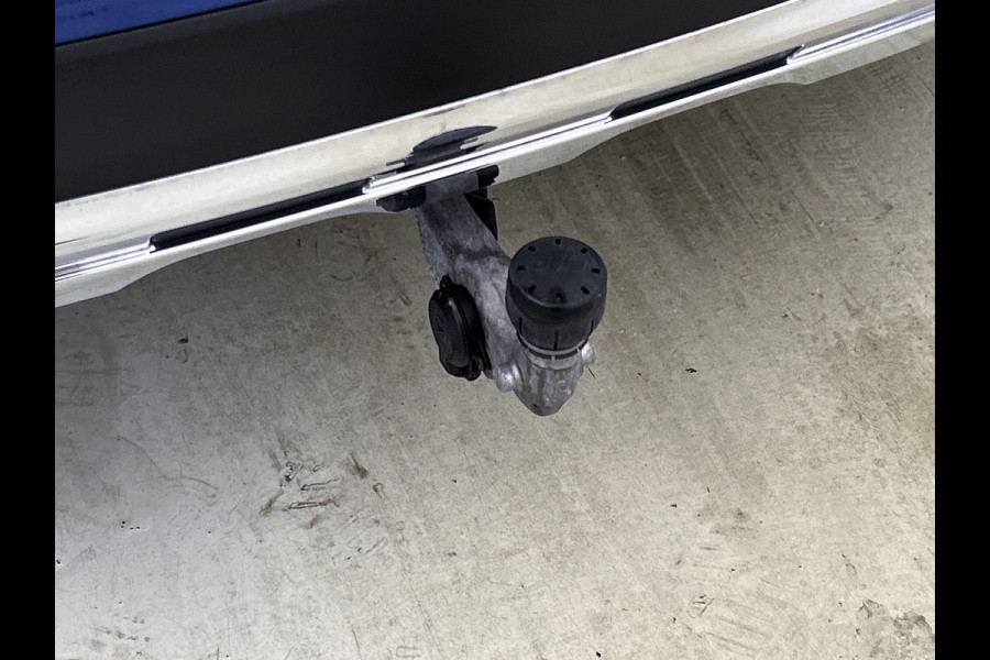 Mercedes-Benz GLC 300 e 4MATIC Plug-In Hybride Panorama Schuif-Kanteldak | Trekhaak | Memory Pakket | Stoel en Stuurverwarming. Inclusief 24 maanden MB Certified garantie voor Europa.