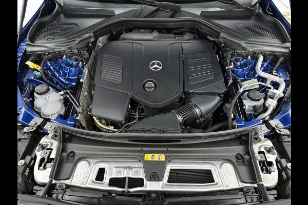 Mercedes-Benz GLC 300 e 4MATIC Plug-In Hybride Panorama Schuif-Kanteldak | Trekhaak | Memory Pakket | Stoel en Stuurverwarming. Inclusief 24 maanden MB Certified garantie voor Europa.