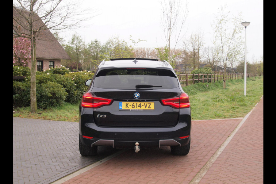 BMW iX3 High Executive 80 kWh | Panoramadak | Trekhaak | Head-Up Display | 360 Camera | Harman Kardon | Sfeerverlichting |