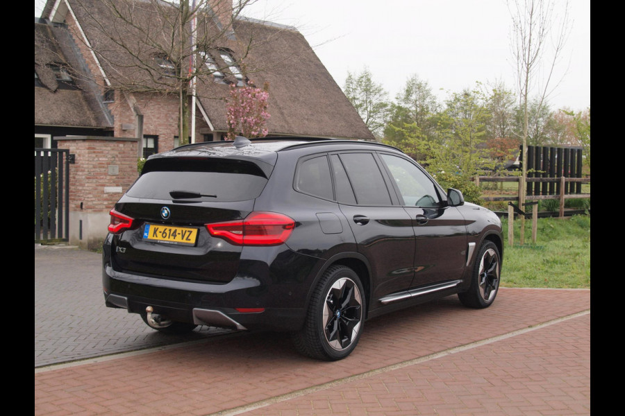 BMW iX3 High Executive 80 kWh | Panoramadak | Trekhaak | Head-Up Display | 360 Camera | Harman Kardon | Sfeerverlichting |