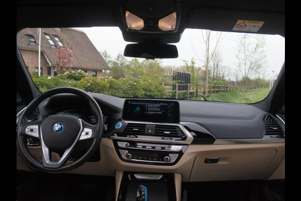 BMW iX3 High Executive 80 kWh | Panoramadak | Trekhaak | Head-Up Display | 360 Camera | Harman Kardon | Sfeerverlichting |