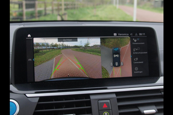 BMW iX3 High Executive 80 kWh | Panoramadak | Trekhaak | Head-Up Display | 360 Camera | Harman Kardon | Sfeerverlichting |