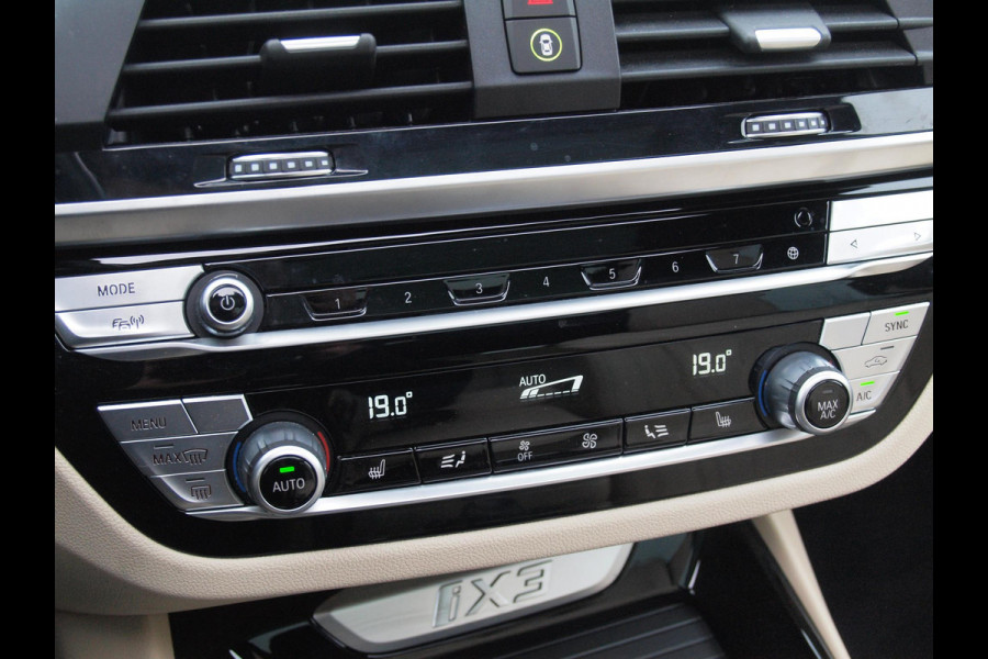 BMW iX3 High Executive 80 kWh | Panoramadak | Trekhaak | Head-Up Display | 360 Camera | Harman Kardon | Sfeerverlichting |