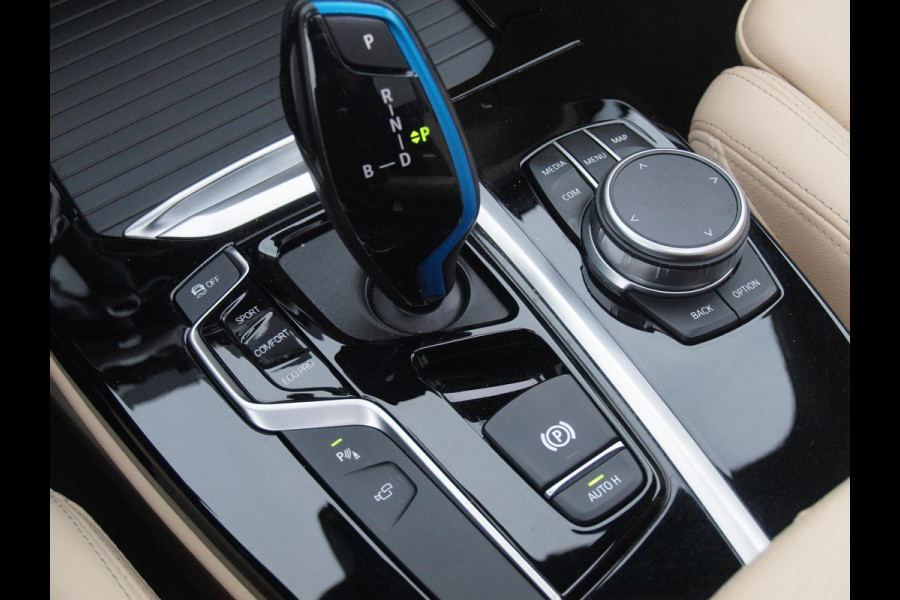 BMW iX3 High Executive 80 kWh | Panoramadak | Trekhaak | Head-Up Display | 360 Camera | Harman Kardon | Sfeerverlichting |