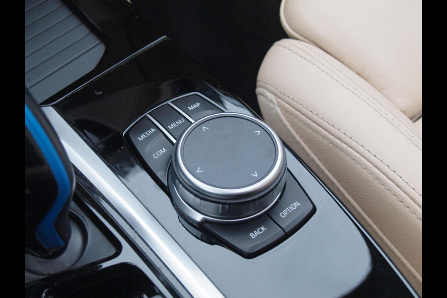 BMW iX3 High Executive 80 kWh | Panoramadak | Trekhaak | Head-Up Display | 360 Camera | Harman Kardon | Sfeerverlichting |