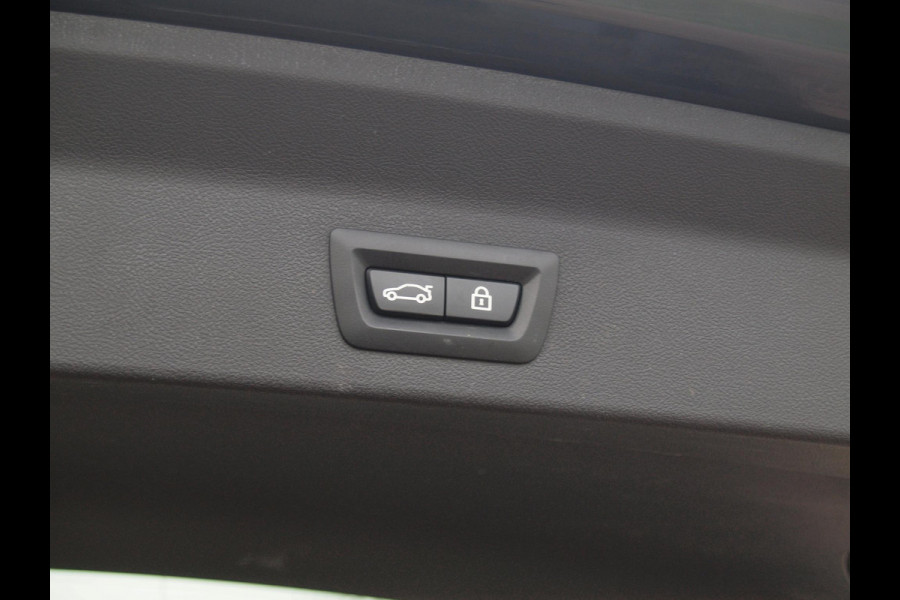 BMW iX3 High Executive 80 kWh | Panoramadak | Trekhaak | Head-Up Display | 360 Camera | Harman Kardon | Sfeerverlichting |