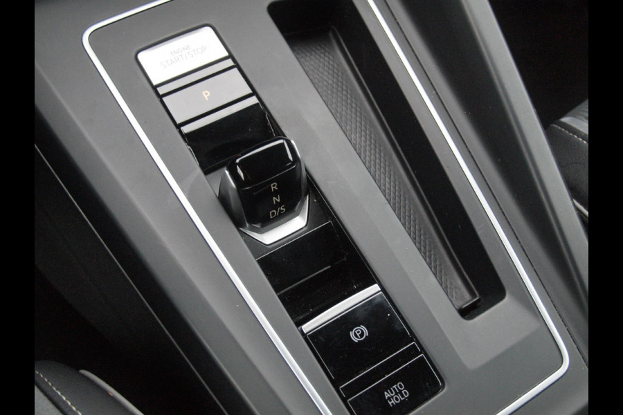 Volkswagen Golf 1.5 eTSI R-Line | Camera | Sfeerverlichting | Apple Carplay | Virtual Cockpit |