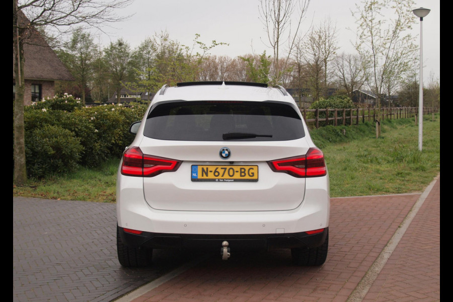 BMW iX3 High Executive 80 kWh | Panoramadak | Trekhaak | Head-Up Display | 360 Camera | Harman Kardon | Sfeerverlichting |