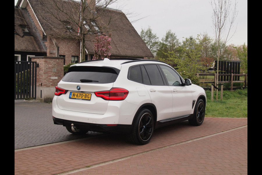 BMW iX3 High Executive 80 kWh | Panoramadak | Trekhaak | Head-Up Display | 360 Camera | Harman Kardon | Sfeerverlichting |