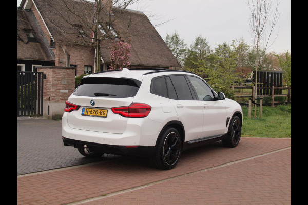 BMW iX3 High Executive 80 kWh | Panoramadak | Trekhaak | Head-Up Display | 360 Camera | Harman Kardon | Sfeerverlichting |