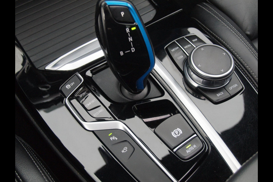 BMW iX3 High Executive 80 kWh | Panoramadak | Trekhaak | Head-Up Display | 360 Camera | Harman Kardon | Sfeerverlichting |