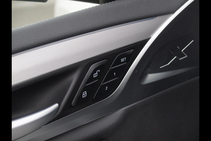 BMW iX3 High Executive 80 kWh | Panoramadak | Trekhaak | Head-Up Display | 360 Camera | Harman Kardon | Sfeerverlichting |