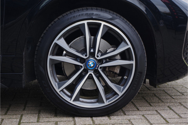 BMW X2 xDrive25e 220 PK High Executive M-Sport PHEV, Panoramadak, LED, Camera