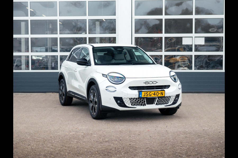 Fiat 600 1.2 Hybrid La Prima | 145 PK | Apple Carplay | Camera l El. Stoelen l Stoelverwarming