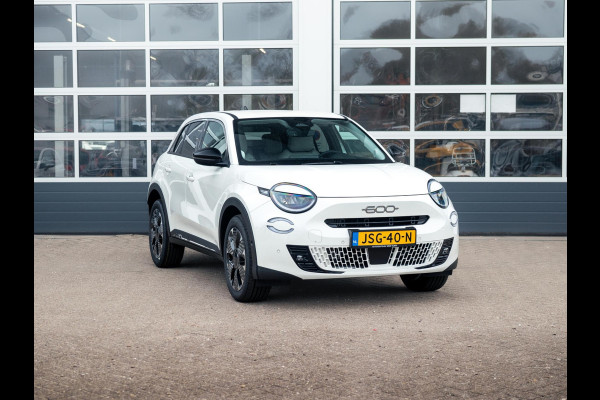 Fiat 600 1.2 Hybrid La Prima | 145 PK | Apple Carplay | Camera l El. Stoelen l Stoelverwarming