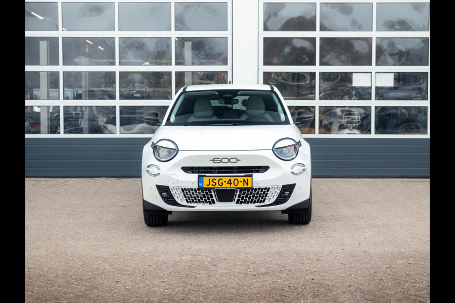 Fiat 600 1.2 Hybrid La Prima | 145 PK | Apple Carplay | Camera l El. Stoelen l Stoelverwarming
