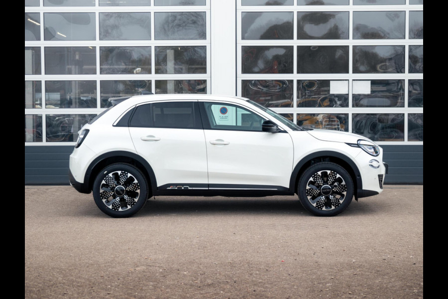 Fiat 600 1.2 Hybrid La Prima | 145 PK | Apple Carplay | Camera l El. Stoelen l Stoelverwarming