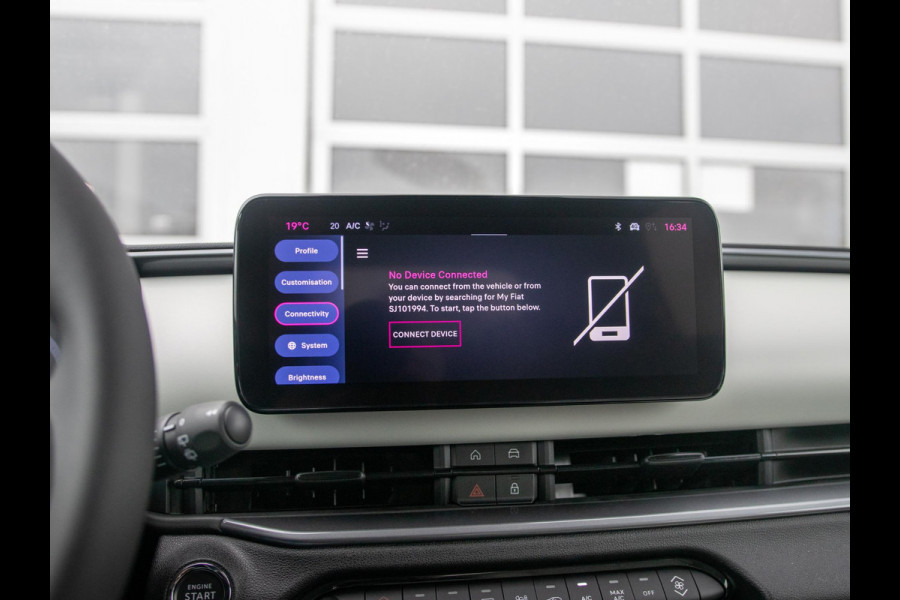 Fiat 600 1.2 Hybrid La Prima | 145 PK | Apple Carplay | Camera l El. Stoelen l Stoelverwarming