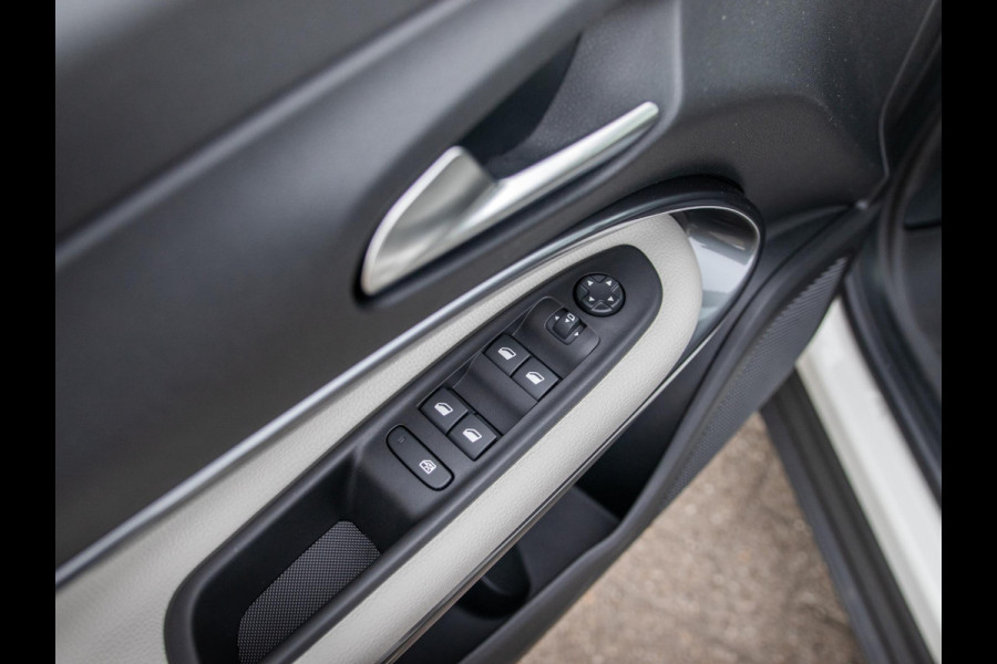 Fiat 600 1.2 Hybrid La Prima | 145 PK | Apple Carplay | Camera l El. Stoelen l Stoelverwarming