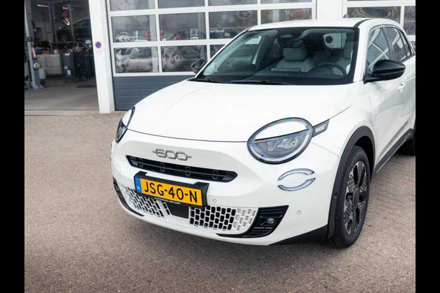 Fiat 600 1.2 Hybrid La Prima | 145 PK | Apple Carplay | Camera l El. Stoelen l Stoelverwarming