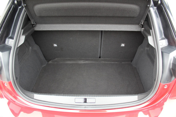 Opel Corsa 1.2-100 pk Turbo GS-Line. Erg mooie sportieve wagen, slechts 25.500km ! Panoramadak, Stoel- en stuurwielverwarming, Cruise Control, Climate Control, Apple CarPlay/Android auto, Camera, Dodehoek assistent