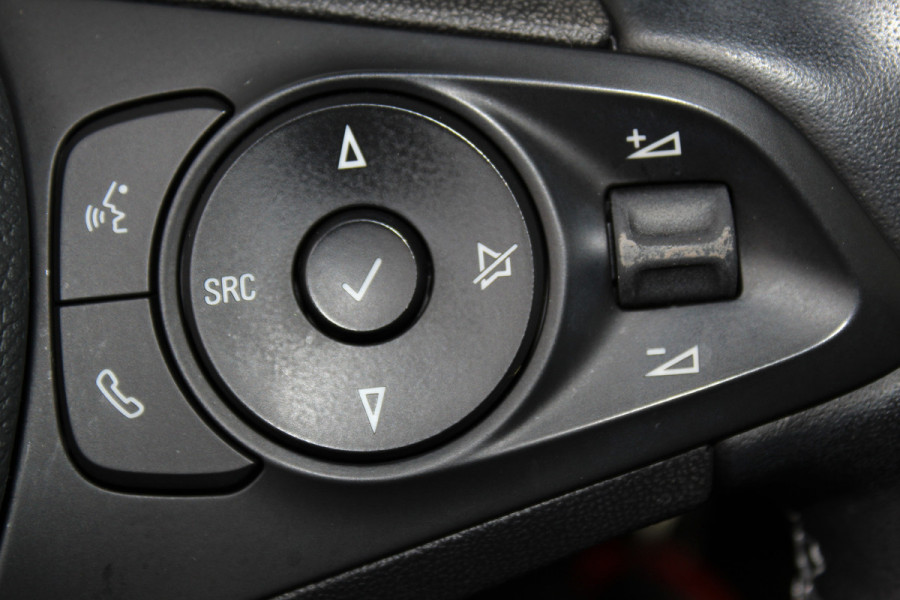 Opel Corsa 1.2-100 pk Turbo GS-Line. Erg mooie sportieve wagen, slechts 25.500km ! Panoramadak, Stoel- en stuurwielverwarming, Cruise Control, Climate Control, Apple CarPlay/Android auto, Camera, Dodehoek assistent