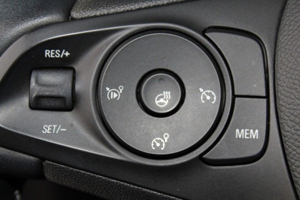 Opel Corsa 1.2-100 pk Turbo GS-Line. Erg mooie sportieve wagen, slechts 25.500km ! Panoramadak, Stoel- en stuurwielverwarming, Cruise Control, Climate Control, Apple CarPlay/Android auto, Camera, Dodehoek assistent