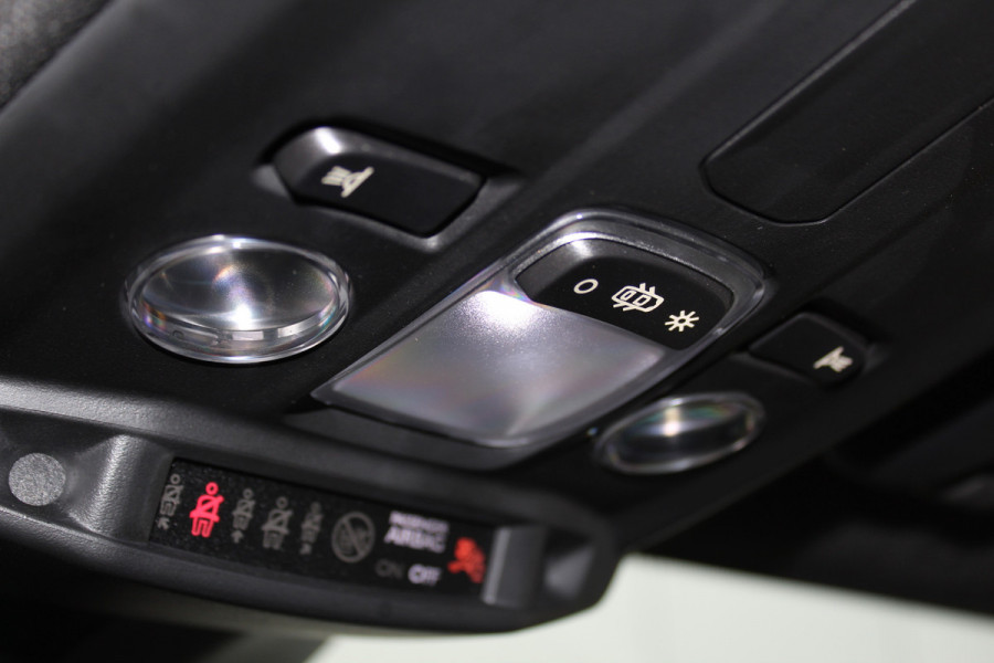 Opel Corsa 1.2-100 pk Turbo GS-Line. Erg mooie sportieve wagen, slechts 25.500km ! Panoramadak, Stoel- en stuurwielverwarming, Cruise Control, Climate Control, Apple CarPlay/Android auto, Camera, Dodehoek assistent