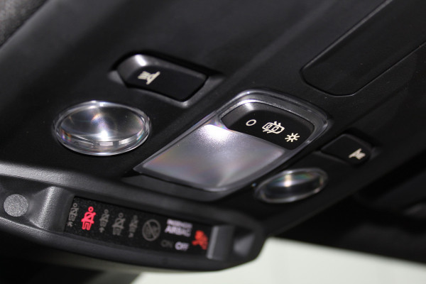 Opel Corsa 1.2-100 pk Turbo GS-Line. Erg mooie sportieve wagen, slechts 25.500km ! Panoramadak, Stoel- en stuurwielverwarming, Cruise Control, Climate Control, Apple CarPlay/Android auto, Camera, Dodehoek assistent